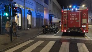 Principio di incendio in uno stabile in via Carducci a Trieste: intervengono i pompieri
