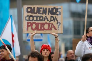 El activista rompe, el obrero paga