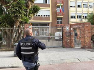 Livorno, esplode una bomba carta davanti all'Iti