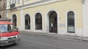 Rissa tra migranti davanti al Centro diurno a Trieste: un ferito