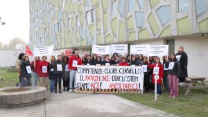 Crisi Holostem, l’azienda che sviluppa terapie per le malattie rare. I lavoratori in sciopero: “Il futuro appeso a un filo”