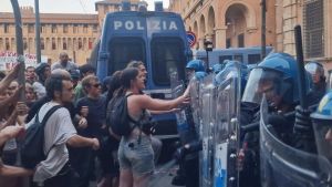 Fakir e le frasi dell’agente: 