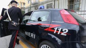 Si finge carabiniere e tenta una truffa