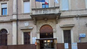 Il Comune compra l’università: 