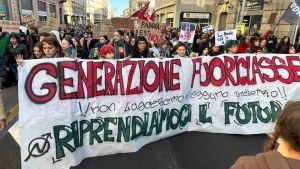 Sciopero generale, a Padova sfila il corteo di studenti e centri sociali