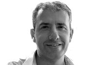 Crítica de la Inoperància Dels Governs En la Defensa de la Llengua I la Manca de Polítiques Valentes Més Enllà del Discurs Institucional