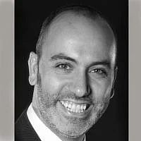 Eliav Sharvit
