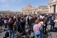 Pour Couvrir L’actualité du Vatican
