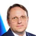 Olivér Várhelyi